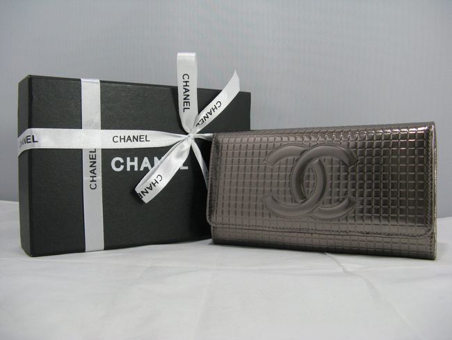  91764 女性 クラッチ財布 銀白色 CHANELシャネル シャネルエナメル