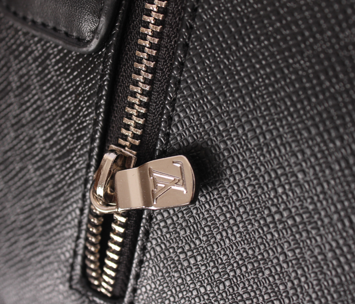  M32010 エピ・レザー ブラック ルイ·ヴィトン Louis Vuitton メンズ ハンドバッグ