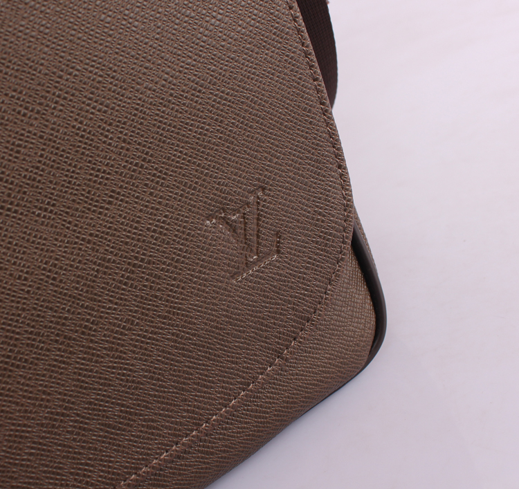  ブラウン エピ・レザー ルイ·ヴィトン Louis Vuitton M32029 メンズ メッセンジャーバッグ