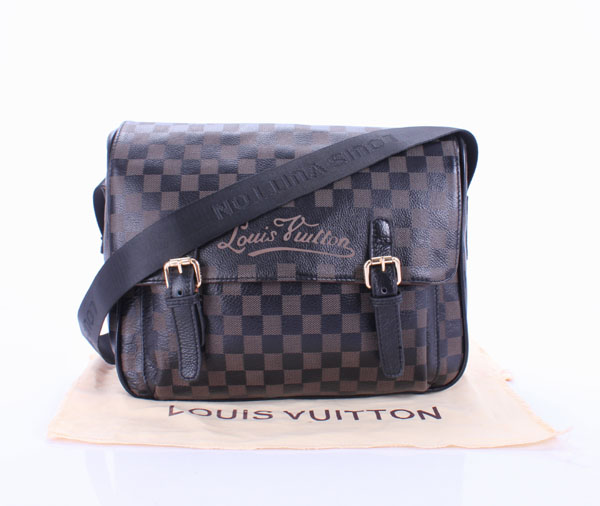  6617 メンズ ハンドバッグ メッセンジャーバッグ ヴィトンフルレザー生地 ブラック ルイ·ヴィトン Louis Vuitton