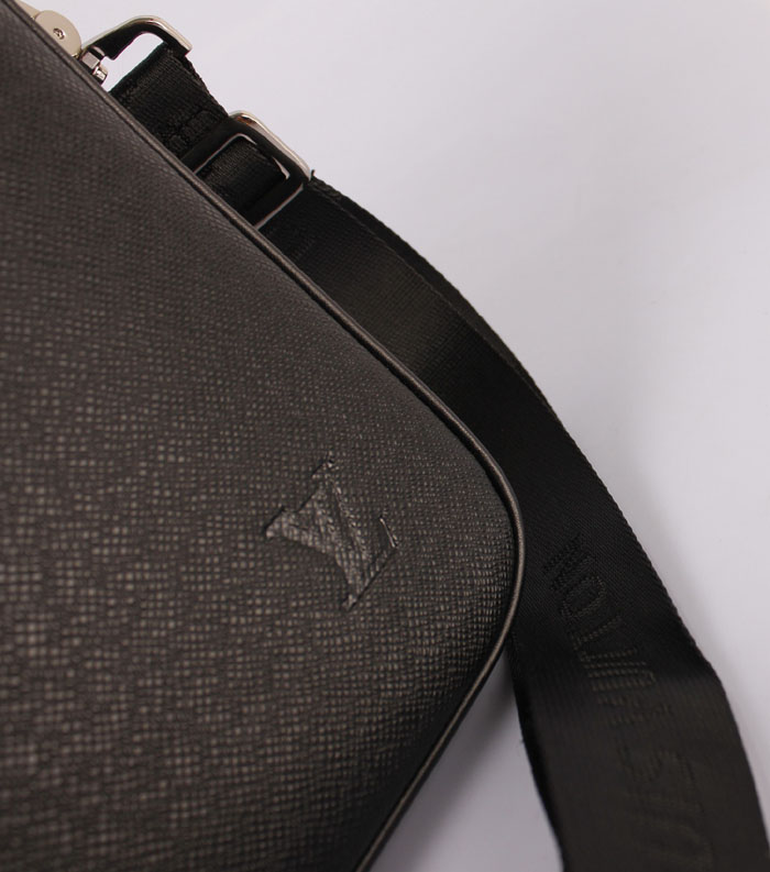  ルイ·ヴィトン Louis Vuitton ブラック メンズ ハンドバッグ ショルダーバッグ エピ・レザー M32732