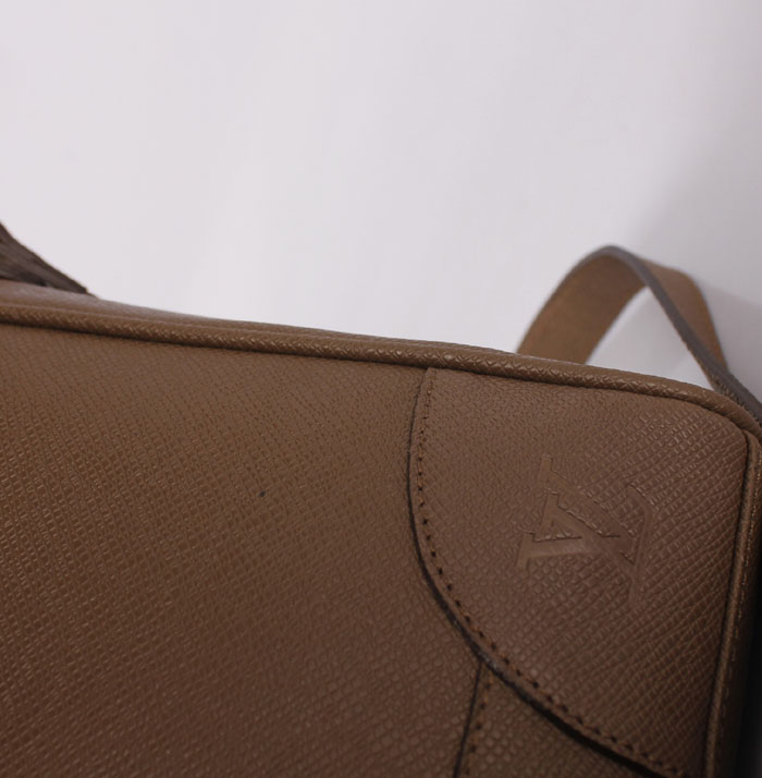  ルイ·ヴィトン Louis Vuitton M31198 エピ・レザー メンズ メッセンジャーバッグ アプリコット