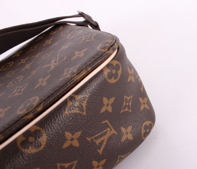  M40526 ヴィトンモノグラム生地 ルイ·ヴィトン Louis Vuitton ブラウン メンズ メッセンジャーバッグ