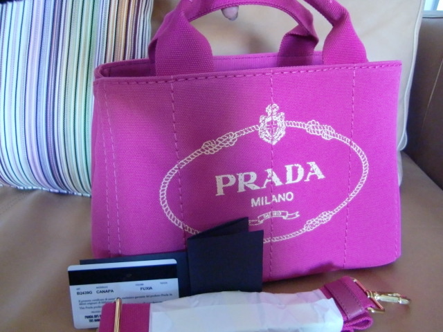 PRADA プラダ ショルダーストラップ付き ロゴ入りキャンバス トートバッグ CANAPA TPMサイズ FUXIA ピンク B2439G 新作