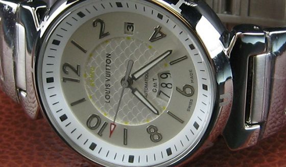 ルイヴィトン   時計GMT自動巻シルバー文字盤LV-012