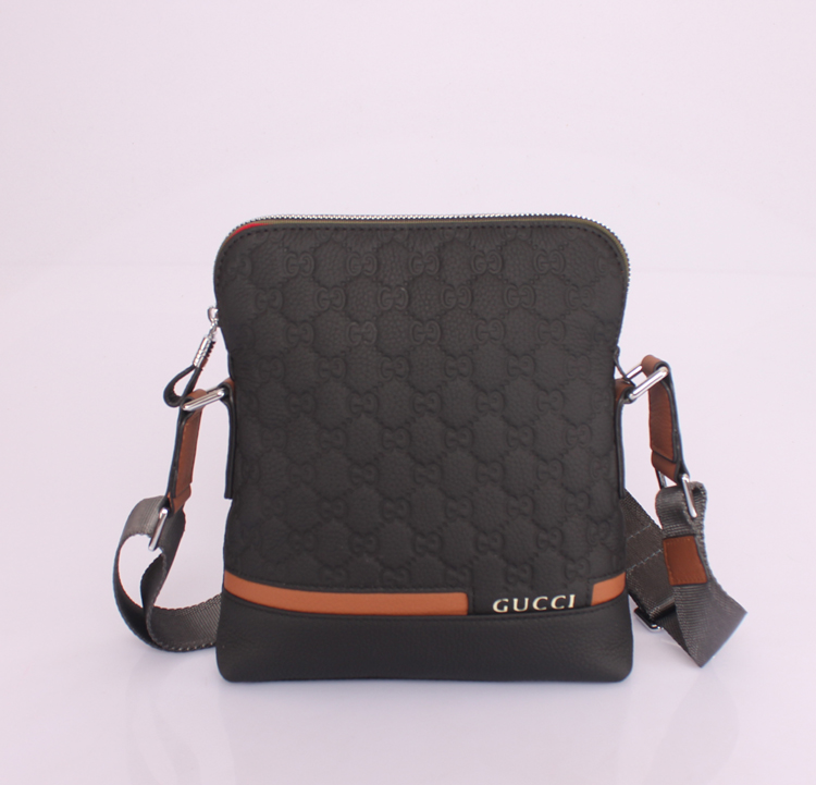  男性 ショルダーバッグ 7971-4 ブラック Gucciフルレザー GUCCIグッチ