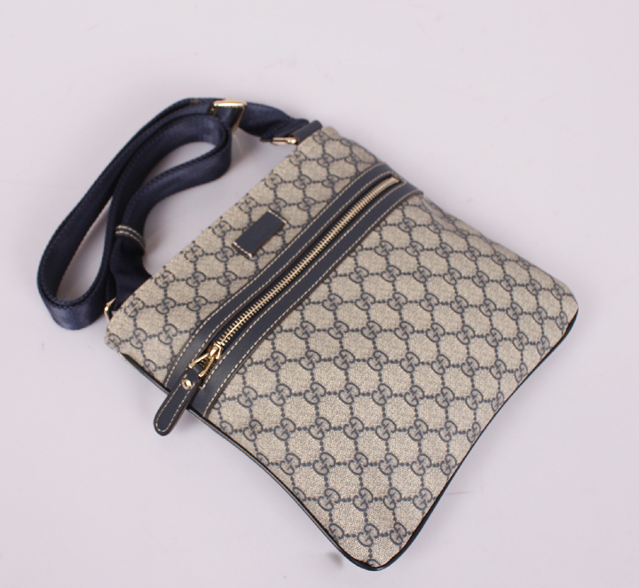  295257 PUC GUCCIグッチ Gucci PVC ブルー 男性 ショルダーバッグ