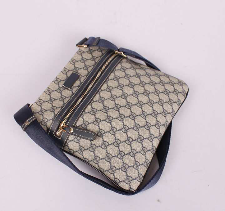  295257 PUC GUCCIグッチ Gucci PVC ブルー 男性 ショルダーバッグ